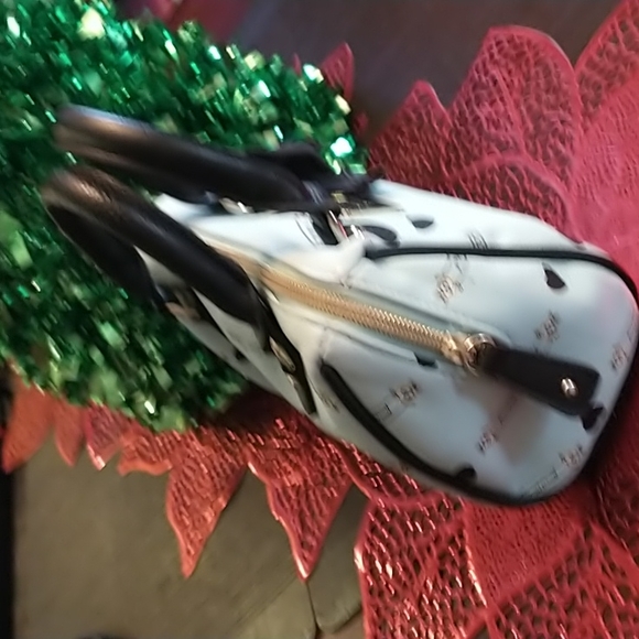 ECU Betsey Johnson Cute Black & Blue Crossbody Mini Handbag - Picture 7 of 13